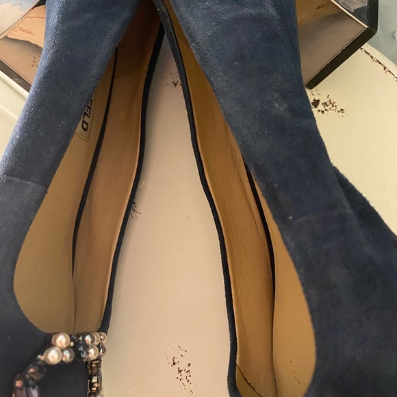 Karl Lagerfeld velvet pump with jeweled toe. Lovingly worn. - Picture 4 of 12